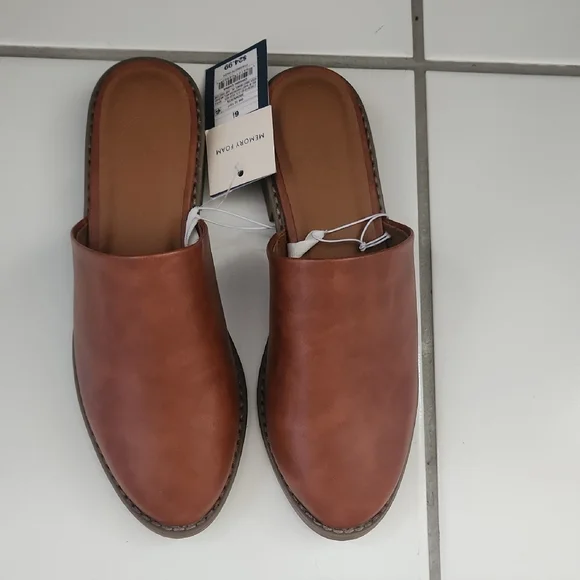 Universal Thread Tan Slip-On Loafers - Picture 1 of 4
